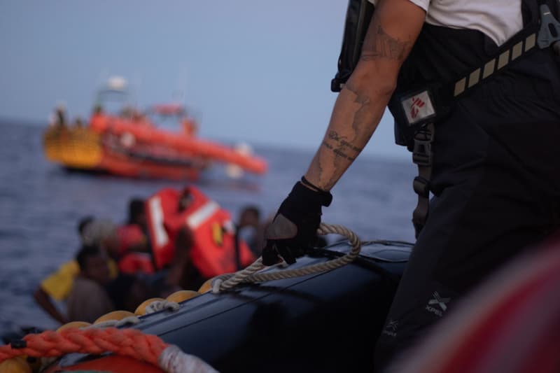 Open Arms rescata al Mediterrani a 200 immigrants de quatre barcasses en un dia