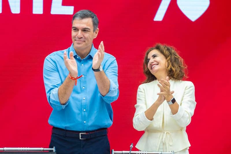 El president en funcions Pedro Sánchez i la ministra d'Hisenda, María Jesús Montero