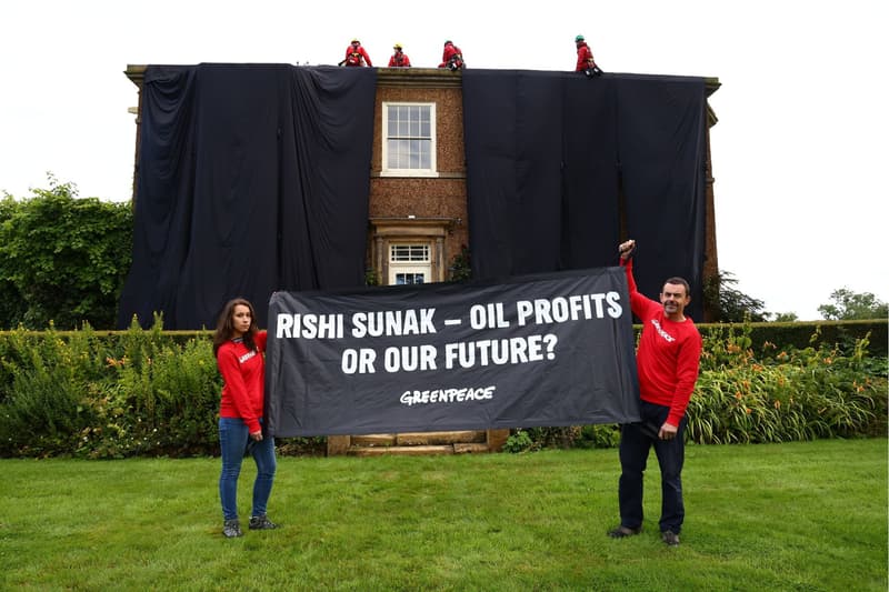 Greenpeace en una acció de protesta a la casa del primer ministre britànic, Rishi Sunak