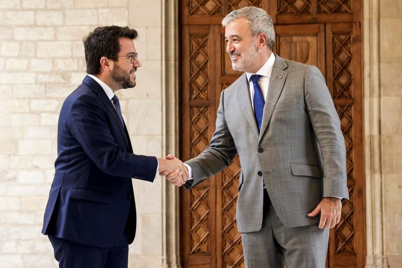 Pere Aragonès, presidente de la Generalitat, recibe Jaume Collboni, alcalde de Barcelona, en el Palau de la Generalitat este 30 de agosto