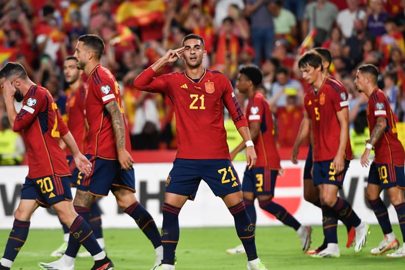 Ferran Torres celebra uno de sus dos goles contra Txipre con la Selección española