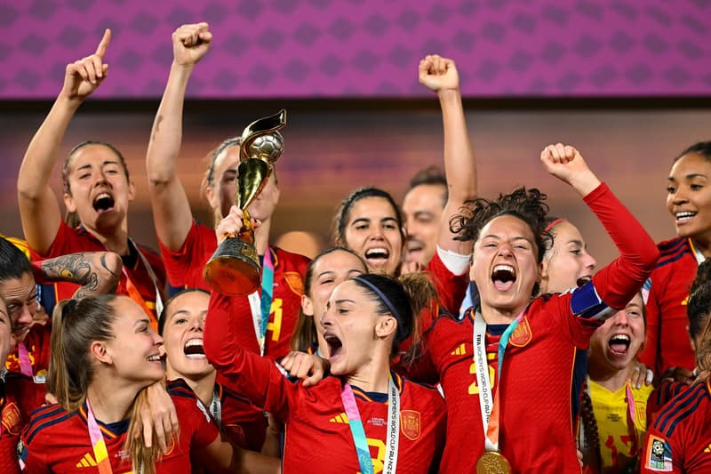 Les jugadores de la selecció femenina celebrant el mundial