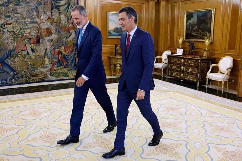 El rei Felip VI i el líder del PSOE, Pedro Sánchez