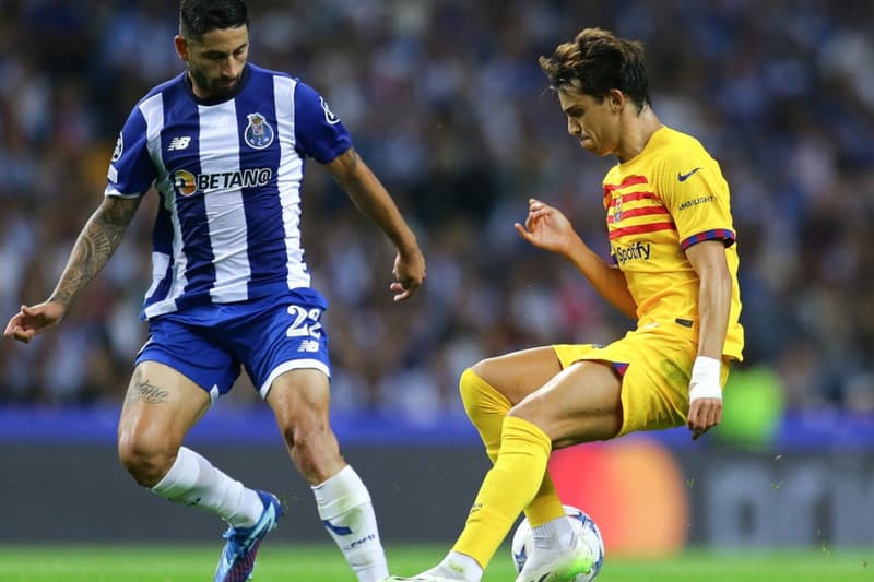 Joao Félix regatejant un defensor del Porto