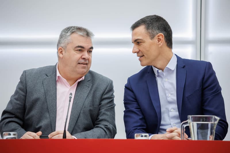 Santos Cerdán, secretario de organización del PSOE, con Pedro Sánchez