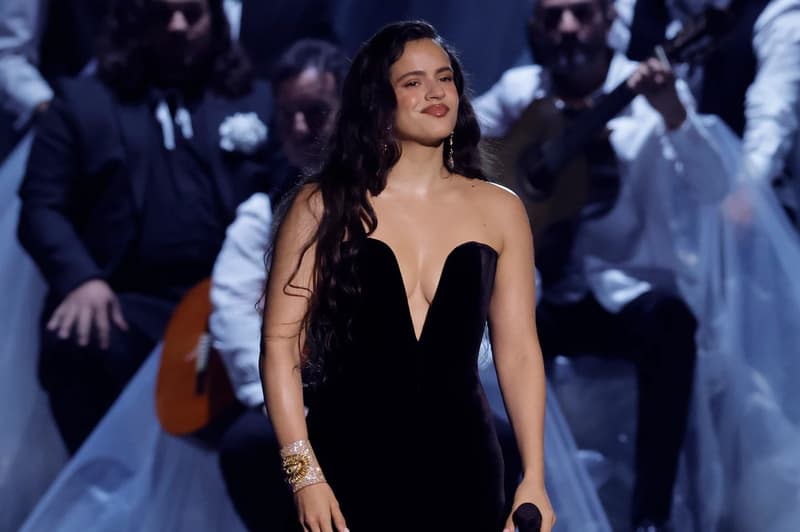 Rosalía, durant la seva actuació als Latin Grammy 2023