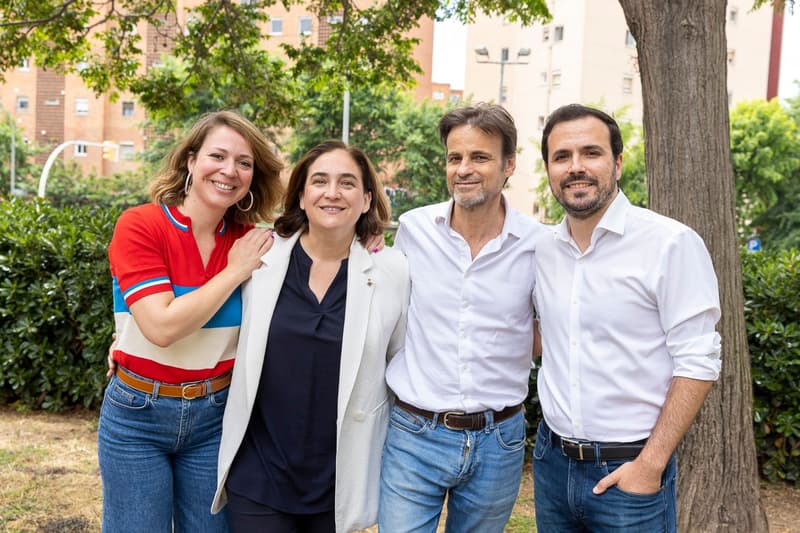 Janet Sanz, Ada Colau, Jaume Asens i Alberto Grazón en un míting