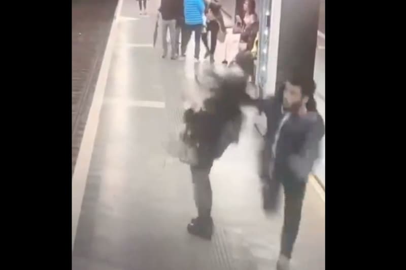 Captura de vídeo en un moment de l'agressió a Camp de l'Arpa