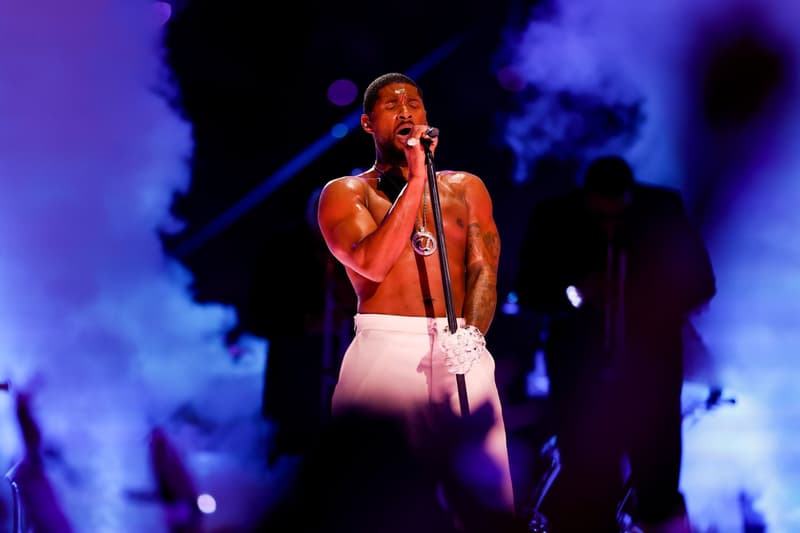 El cantant Usher durant l'actuació de la Super Bowl 2024