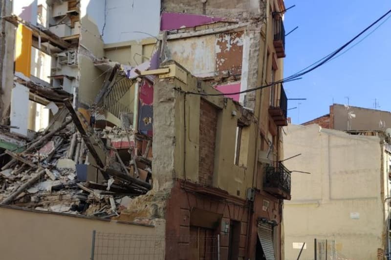 Edificio donde se estaban haciendo tareas de derribo en la calle Boters de Lleida