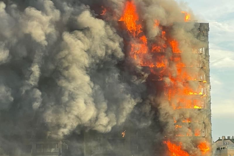 Edifici de València en flames