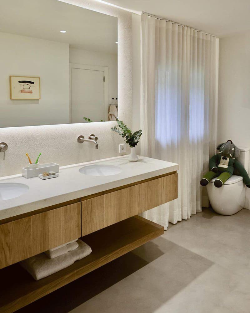 El lavabo de la casa de Andorra, también de estilo minimalista | Instagram