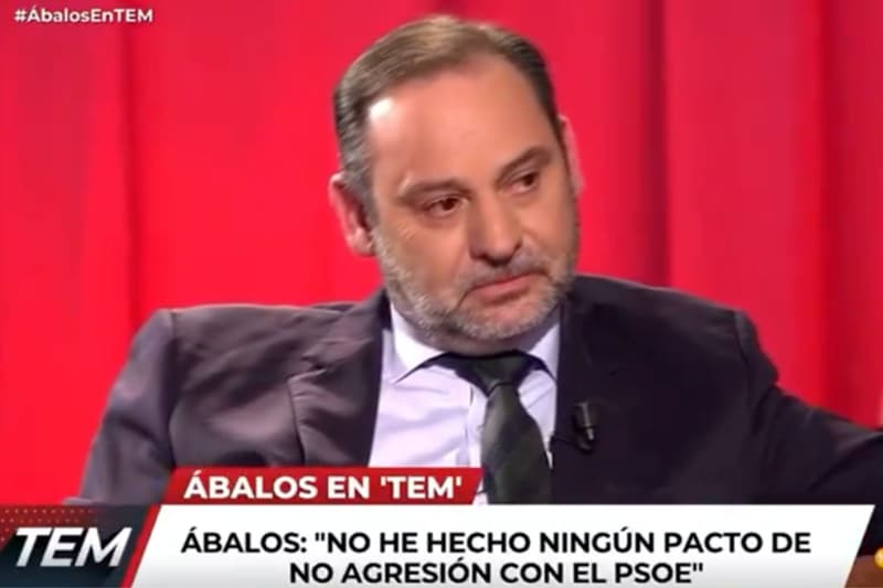 Ábalos s'emociona durant l'entrevista a 'Todo Es Mentira'