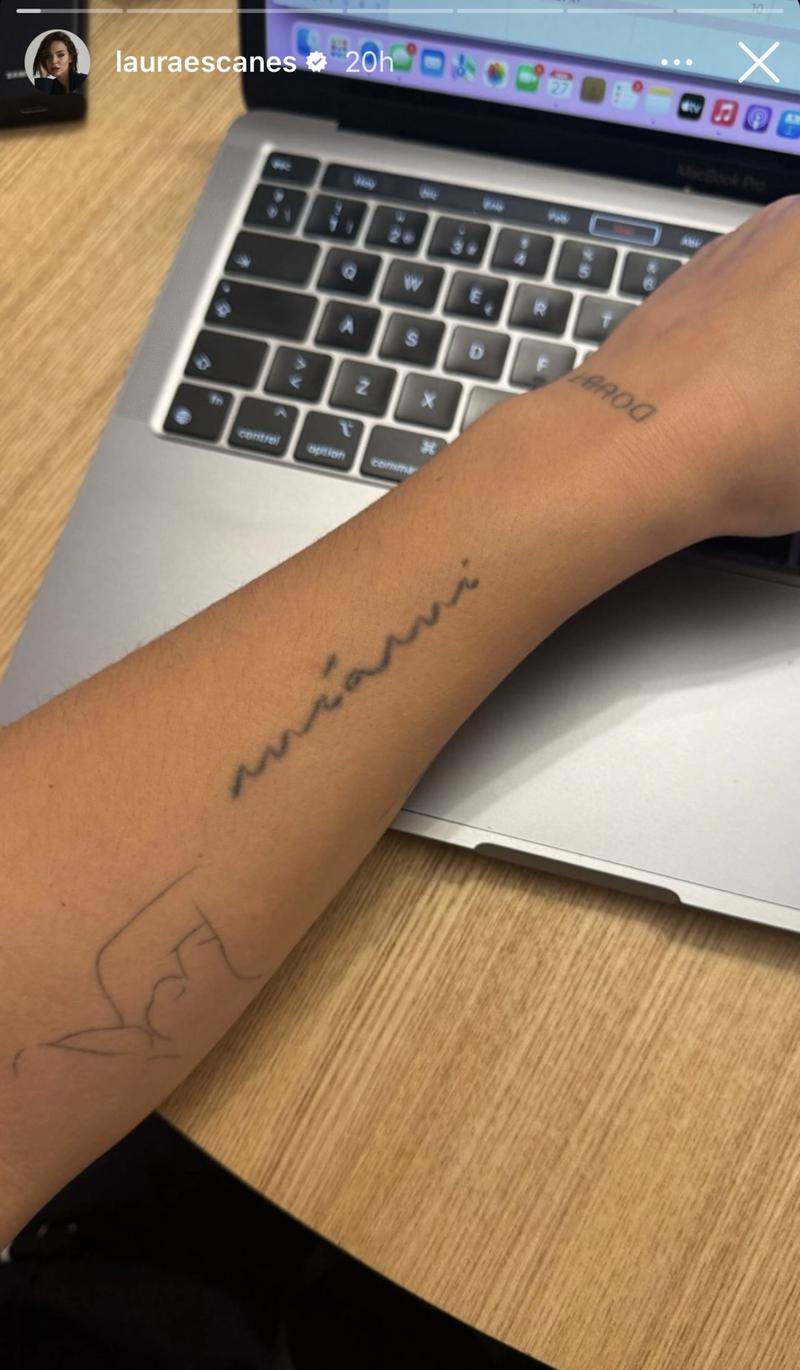 Laura Escanes muestra su tatuaje modificado, ahora pone \