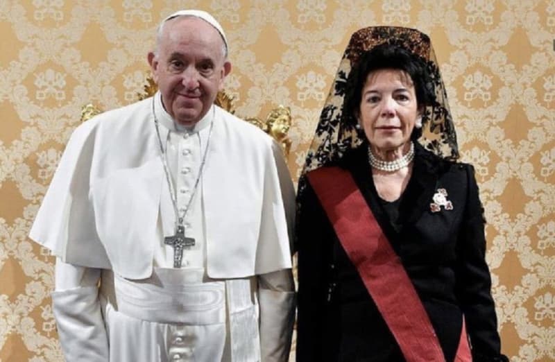 Isabel Celaá amb el Papa Francesc.